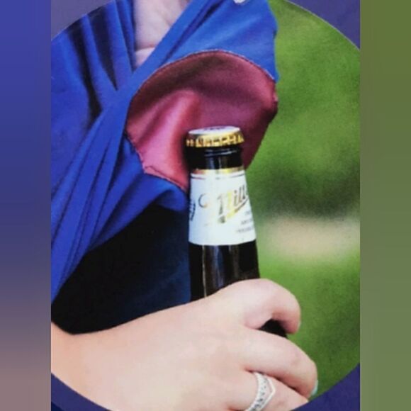 NWT Twisty Tee V-Neck Party Shirt Built-in Bottle Opener Sz S - Picture 7 of 8